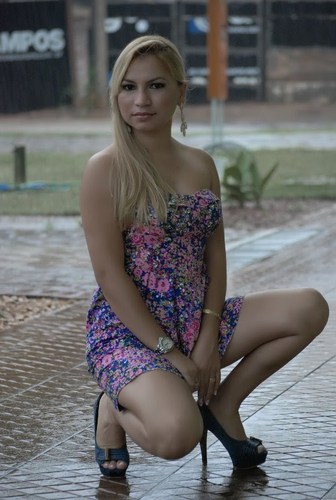 Nao me alimento de 'quases', nao me contento com a metade! nunca serei sua meio amiga, ou seu meio amor.. é tudo ou nada.