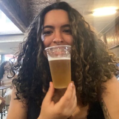 incoerente, fanfiqueira e viciada em deixar os problemas pra Maria do futuro