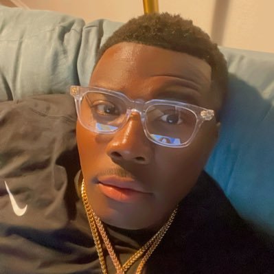 Been Rich since 1989. . الحب هو الحب 🤲🏾 Gamer 🎮 PSN: Airxdza . I’m a Fucking Jedi.
