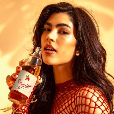 Cantora e Compositora 👇 Ouça: Cajuína