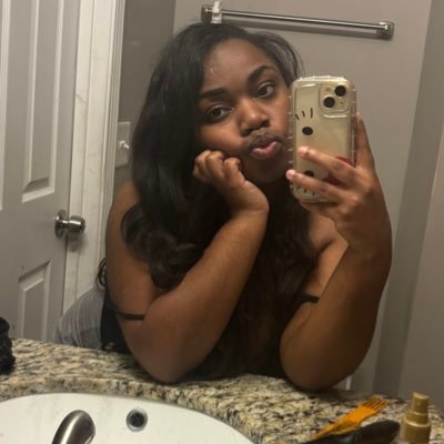 poodama_'s profile picture. be MONEY READY WHEN YOU TEXT ME 💰💰please don’t text me im not trying to have a convo im not interested