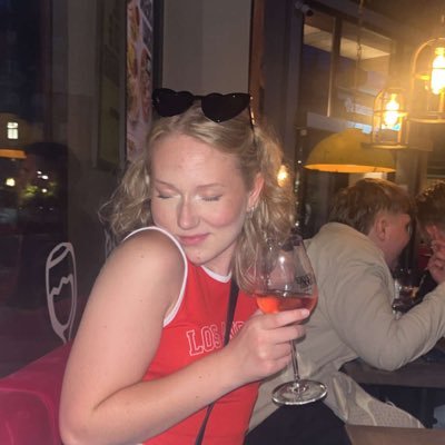 Agnesyeeee's profile picture. ✌🏻Treat People With Fooking Kindness✌🏻