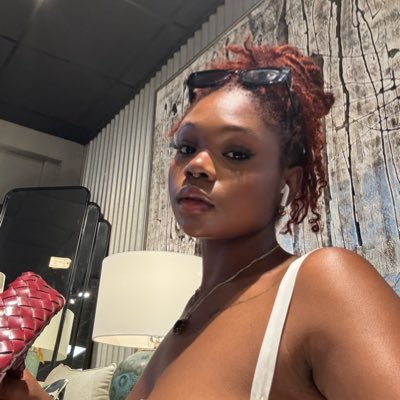 milvmve's profile picture. I’m hungry and I just ate.