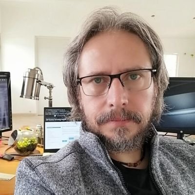 Ingeniero de profesión, Rock, 80's, arte, política, cocina, motos y un largo etc. 😁.