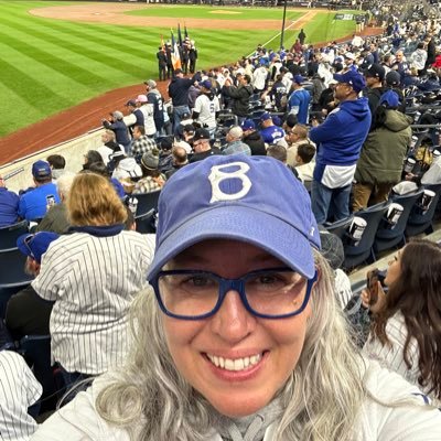 she/her cisgender I ❤️ Dodgers, NM food, & a brown-skinned Jesus. I 💔DH. LGBTQAffirming Micah 6:8 #BlackLivesMatter #NastyWoman #StopAAPIHate #MomsDemand 🐻
