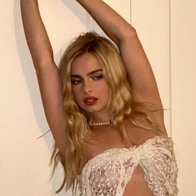 Benjami13644665's profile picture. 