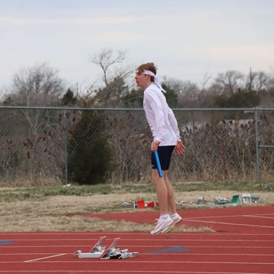 class of 2026 🏈wr/db 🏀pg/sg and track #email:trenton.ernst@llwarriors.org track times: 400m-50.09 200m-22.36 800-2:02