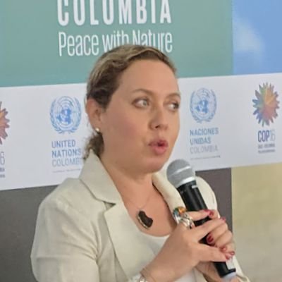 Experta en políticas públicas y cooperación para el desarrollo rural y la construcción de paz #territorio #género #peacebuilding. Reserch @erasmusuni @nuyprep