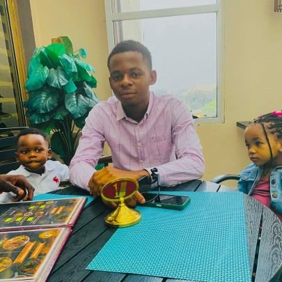 *Je viens d'une famille qui ne sais pas exprimé ses sentiments , ne montre jamais des faiblesse devant les gens*📚♀️