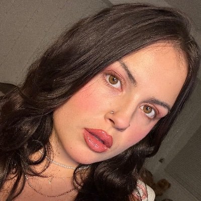 Top Cam Model in North America 💯🥇 Canadian🇨🇦 A sweet, Sexy lady looking to make you smile😇💋