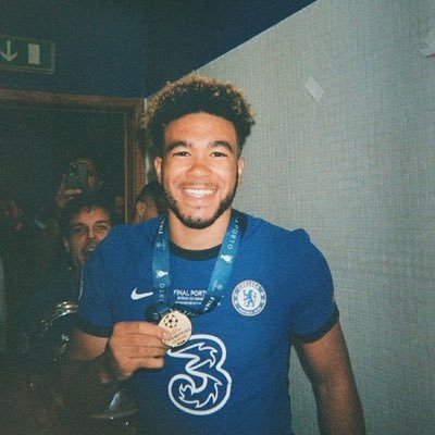 mezzala_'s profile picture. Moisés Caicedo enjoyer