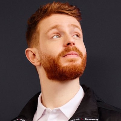Ed Sheeran da Shopee. Passei pelo CQC, pelo Shark Tank Brasil, pela Rádio Globo e também pela MTV.