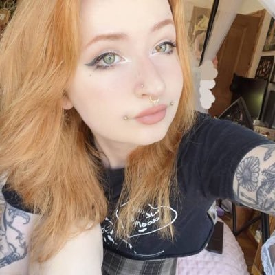 a_sandra68638's profile picture. Living one tweet at a time with coffee in one hand and confidence in the other.