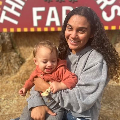 LHS Alumni , mommy to Seralynn AnneRose ❣️, being a stay at home mom is a goal for me so help ya girl out and support her in her business 😂♥️