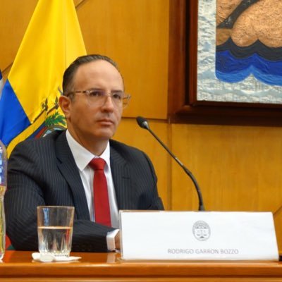 Especialista en Derecho de Integración, corporativo y Propiedad Industrial.