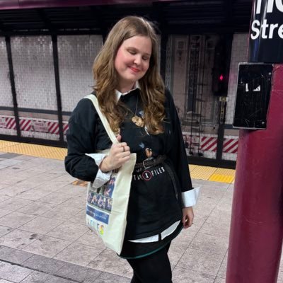 dianecolley14's profile picture. I hate people (except Gillian Anderson)