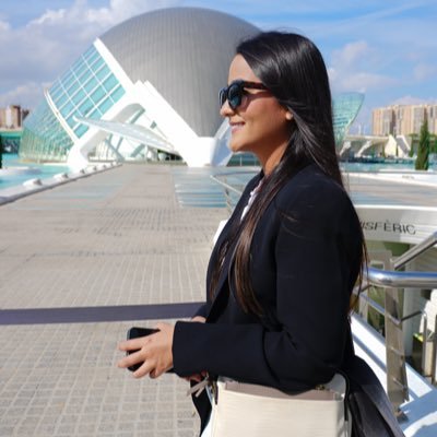 Maracucha 🇻🇪 | Comunicadora social y politóloga | Locutora | Creyente de Dios y mi Chinita | Amante de los deportes.