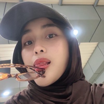 iotnboseha's profile picture. Ur bf isnt here.