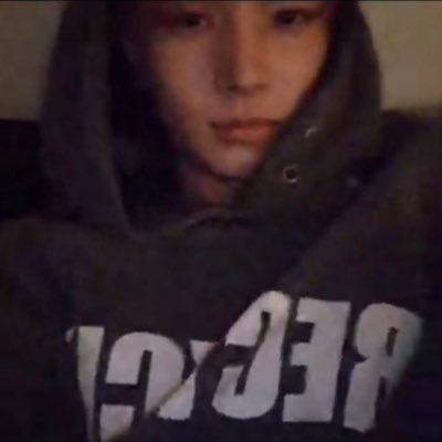 foureword's profile picture. for #heehoon . . .