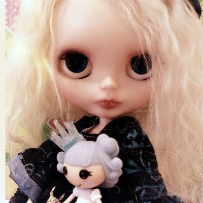 psychoracle's profile picture. 🧃🐞 dolls and fashion and sims and films and many other things!!!!