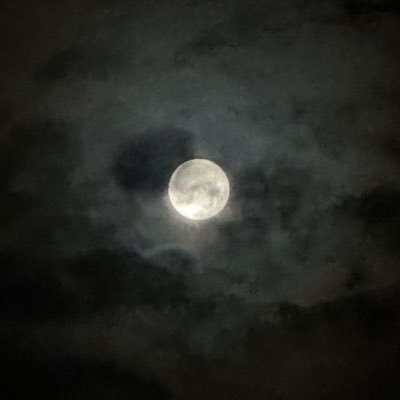 #moonlight :: the ocean of my thoughts is only about her. the blue light in my life sparkled.