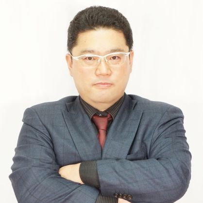 第14期令昭位👑2023四神王座👑
2015年4月RMU入会、16年1月B級、19年11月A級、21年7月S級、23年4月SSライセンス取得。
A1リーグ所属。
福岡育ち。趣味は将棋(アマ四段・元立命館大将棋研究会会長 )、スノボー(巨体で爆進)、ラーメン甘味食べ歩き、野球観戦(阪神ファン)。普段はSEしてます。