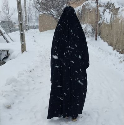 دُختر ِ روستایی مُهندس ِکرمانج ِخراسان🚶♀️
غرق ِ دنیا شده را جام ِشهادت ندهند...
خیرترین عاقبت شهادت است.