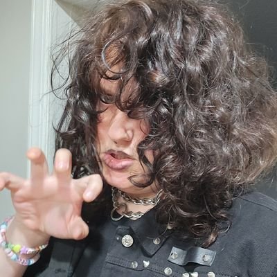 🔞 22 it/they/she | NSFW t4t tfem, polyam. plural
minors dni. 
couple a jokes in a coat. 
follow me im hot
sfw: @pepperjackmusic
