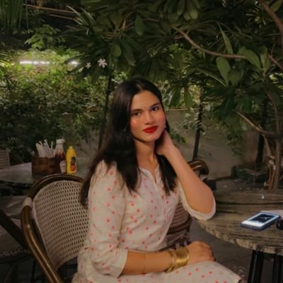 The past is in your head
The future is in your hands🌻🌻