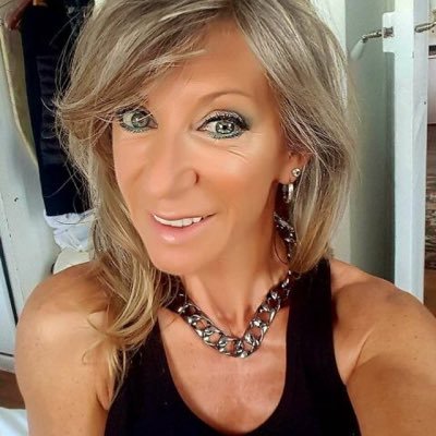 J’aime partager et discuter avec tout le monde 🥰🌹😍