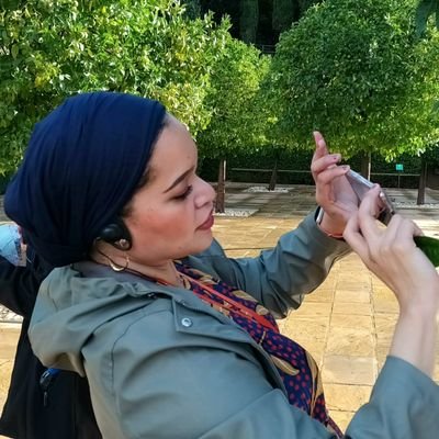 Middle School English HoD. MA Children's Literature. PhD student. Chocolate lover.
🇬🇧🇿🇦