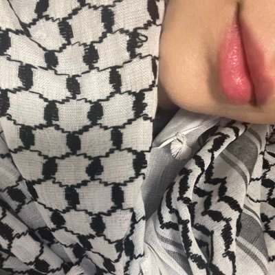 Rayawwwww_again's profile picture. i’ll fight u any day