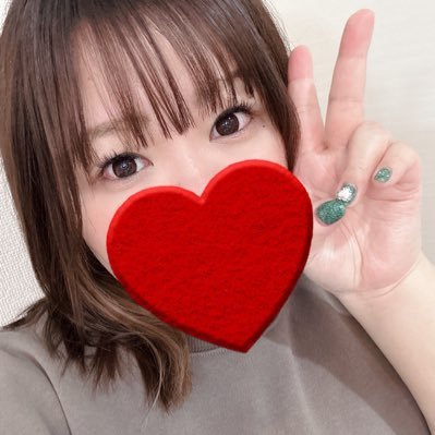 私たちは友達になり、一緒にデートや会話を楽しむことができます。一緒に買い物をして、親密なカップルの楽しさを味わう,LINEで私を追加してくださ