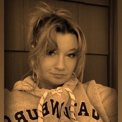 epicamixoxo's profile picture. I'm a Wife, Mother, Conservative, blue collar steel worker. 💪🏼 Please no DM’s 🚫