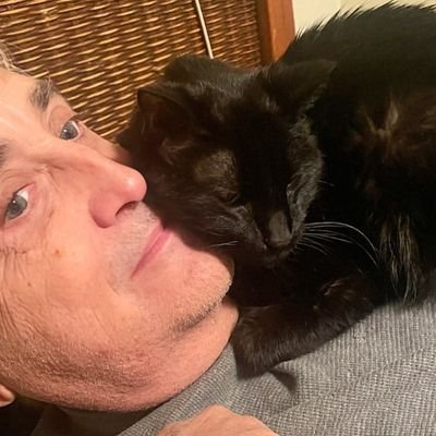 Caregiver, animal lover, amateur photographer, nature lover generally nice guy. Gay 🌈 & attracted to nice guys. Also have a habit to make awful jokes.
🇨🇦🇺🇦