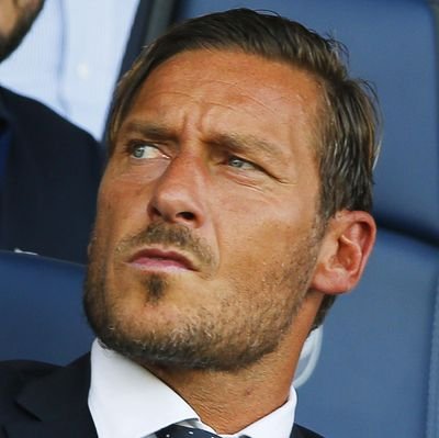 لا تبحث عن إرضاء أحد فقط كن أنت فمن يريدك سوف يرى أجمل مافيك 💛