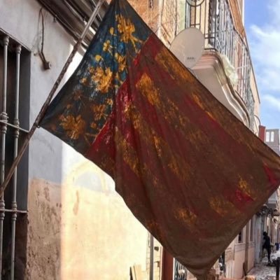 No cal ser un ésser de llum, basta amb no ser un ésser de merda