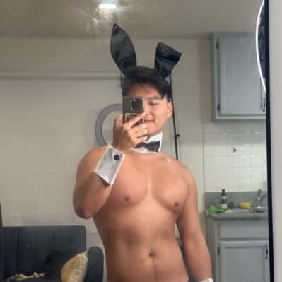 26❤️💜💙| thirst traps and silly art shit | Moved to Bluesky: https://t.co/n3XR4q9rRO