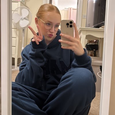 xorachelmyers's profile picture. if you need me, I’m probably bed rotting