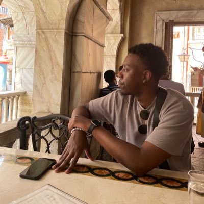 alexvrob's profile picture. just documenting my ecom journey