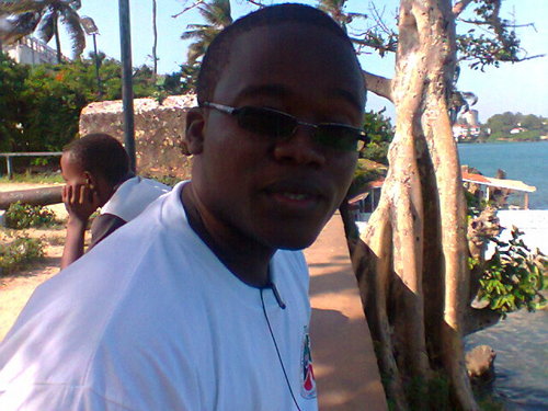 lenonom's profile picture. 