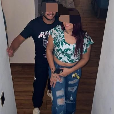 Somos um casal, curiosos, queremos ter novas experiências, com meninas, que queremos conhecer... só mulheres solteiras.
temos 24 e 25 anos, nós somos colombiano