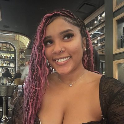 Shoe_qveen's profile picture. Auburn University alumna | 🇨🇴| book lover girlie | 1908