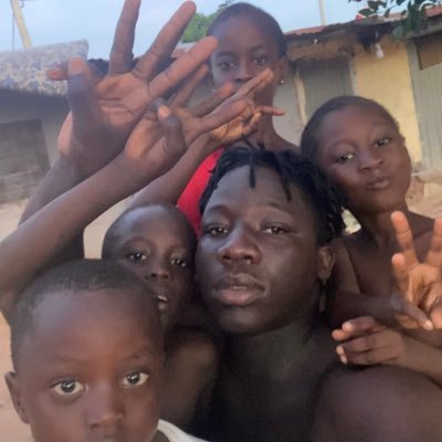 I'm sacking assistant from all over the world am an orphan living with my siblings Remember feeding hungry is a soul of blessing dad. 🙏