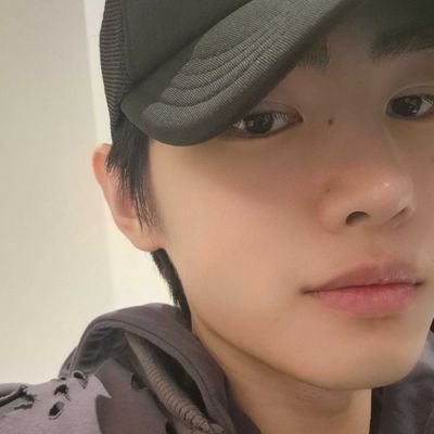 yeeyhee99826817's profile picture. ❣️K-popers 💜ARMY 🧡ENGENE 🧕Seseorang yang sedang berjuang untuk bertemu dengan biasnya secepatnya😇