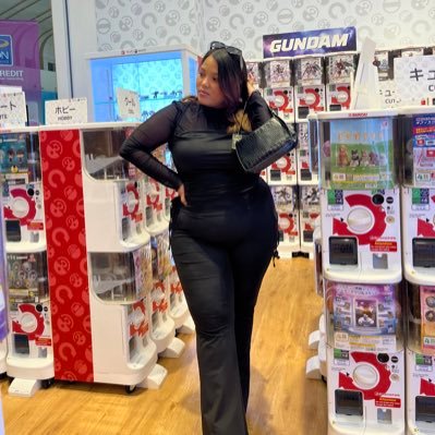 Tasyanadzmi's profile picture. Dulu emo, sekarang bimbo