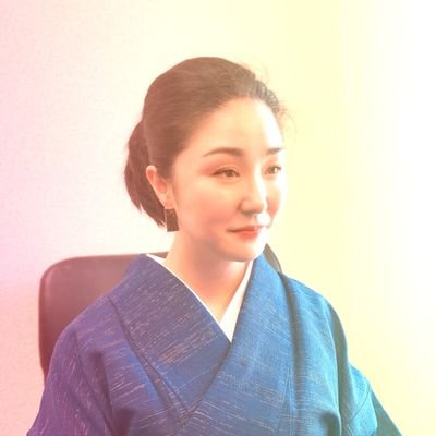 占いと酒と肴と酒と…。
【タロット】を中心に【西洋占星術】を並行して見ております。
京都占い処・銀月堂に木曜土曜と日曜隔週で出演中🔮
普段使いはクールな意見をくれるライダー【丸形タロット】ちゃん愛用。オラクルは【歌占カード】を使っています。