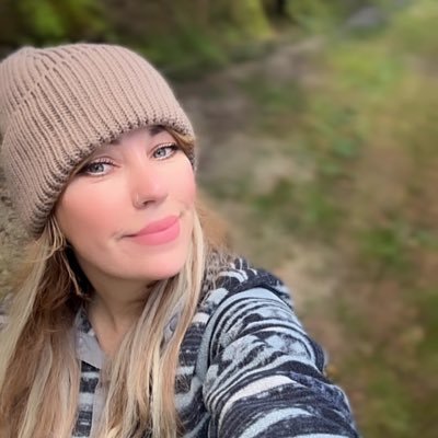 Mostly yaps about Books,Film & Music. I run & take pics. Usually on a mountain. Big P Energy. Views mostly mine - some are informed by my cat. @runningpunks🪬