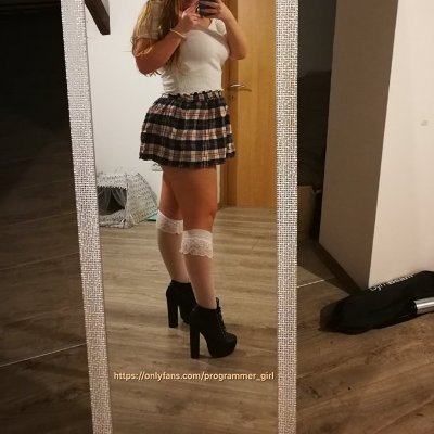 I'm just a nerdy computer science college girl 😇