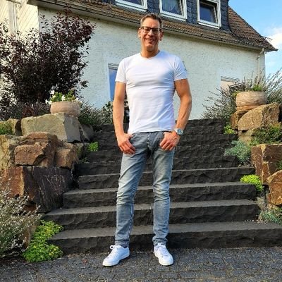 MagnusMichel1's profile picture. Der Mensch hat eine Wahl im Leben. Entweder man gestaltet sein Leben oder andere gestalten es für einen.